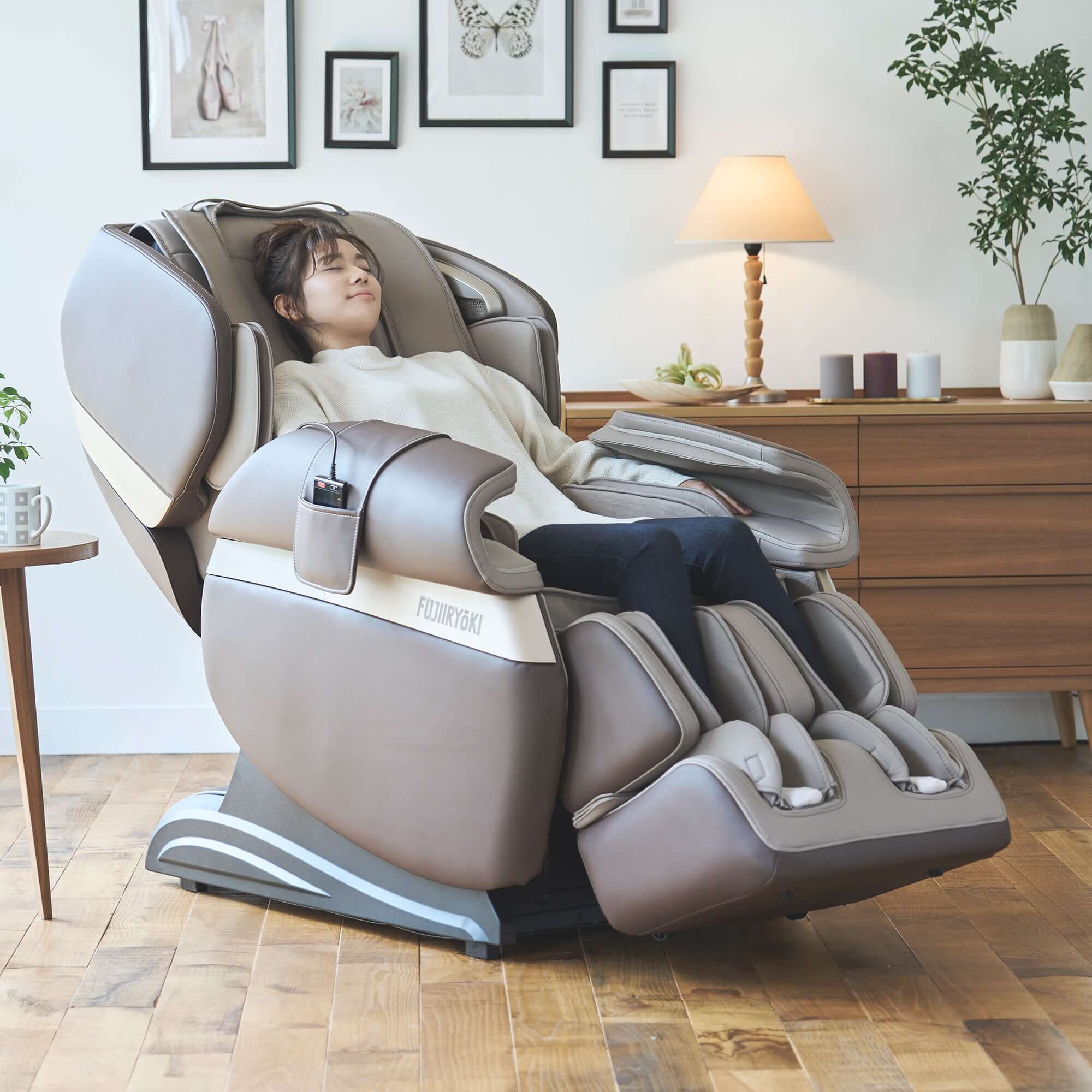 Fujiiryoki Calm Plus Flex Frame SL Track 4D Massage Chair (MR6000)